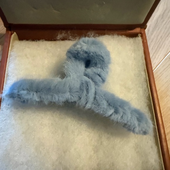 Accessories - Plush Blue Furry Hair Claw Clip